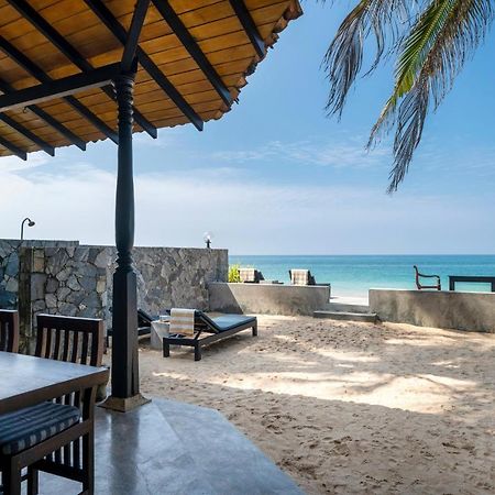 Blue Parrot Beach Villa Ambalangoda  Εξωτερικό φωτογραφία